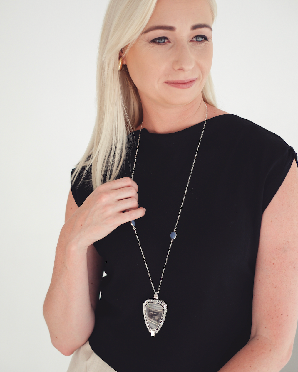 Susan Gemstone Neckglasses